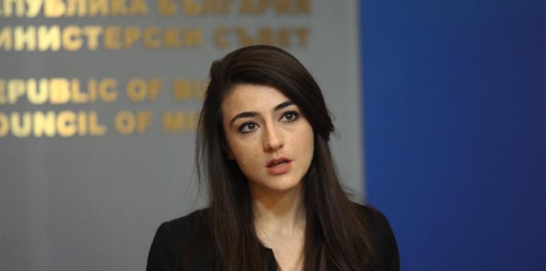 Ще плащаме ли за газ в рубли? Говори Бориславова